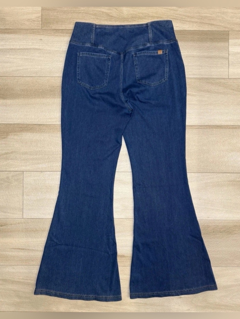 Halara Flex™ V-Cut Waist Blue Wash Flared
Stretch Jeans Pockets Women's 29 x30 - Picture 2 of 11